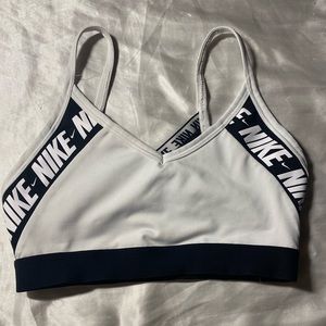 🖤🤍BLACK AND WHITE🤍🖤Nike sports bra size small